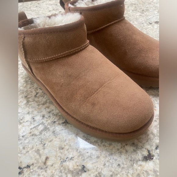 UGG Classic Ultra Mini Size 7 - Picture 6 of 10